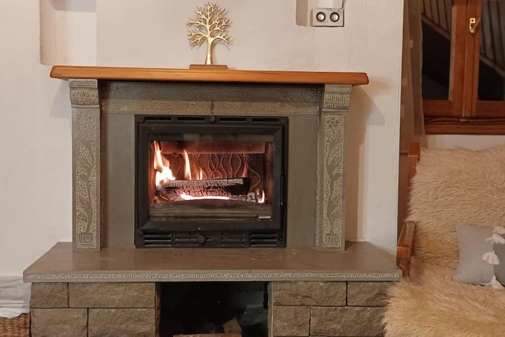 Cozy Loft With Fireplace & View Мецово Екстериор снимка